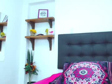 نيك امهات مترجم حار نيك الام من ابنها على السرير