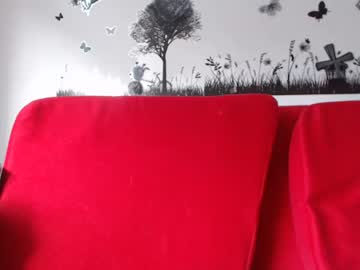 نيك بنت يتجسس على اخته فى الحمام ويدخل عليها وينيكها